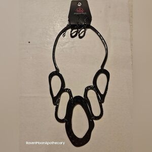 New Paparazzi Necklace and Earrings